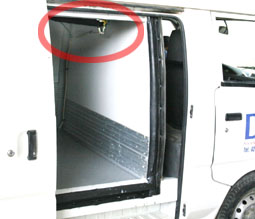 Le montage d'un climatiseur Hy-Gloo G3 version split sur un véhicule Renault Kangoo équipé d'une caisse isotherme